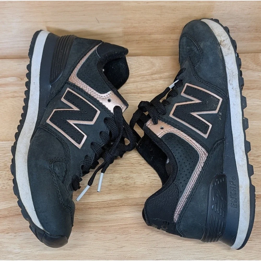 New Balance 574 Womens Black Rose Gold Suede Sneakers WL574NBK Size 6.5